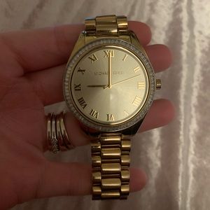 Michael kors watch (authentic)